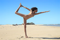 aria-bluesky beach yoga video